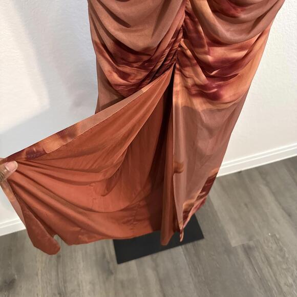 BLACK HALO Wendy Floral Ruched Long Sleeve Gown (Sz: 2/ Retail: $495) - Picture 7 of 14